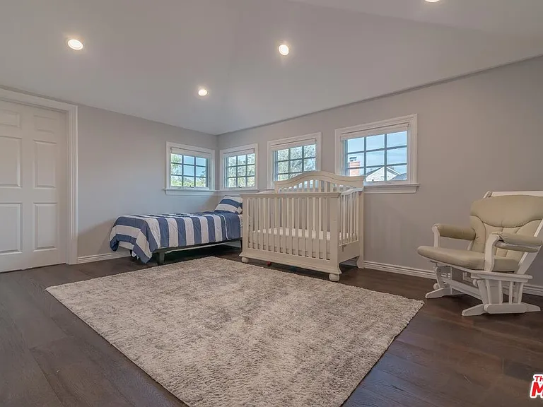 9500 Sawyer St — Photo 10