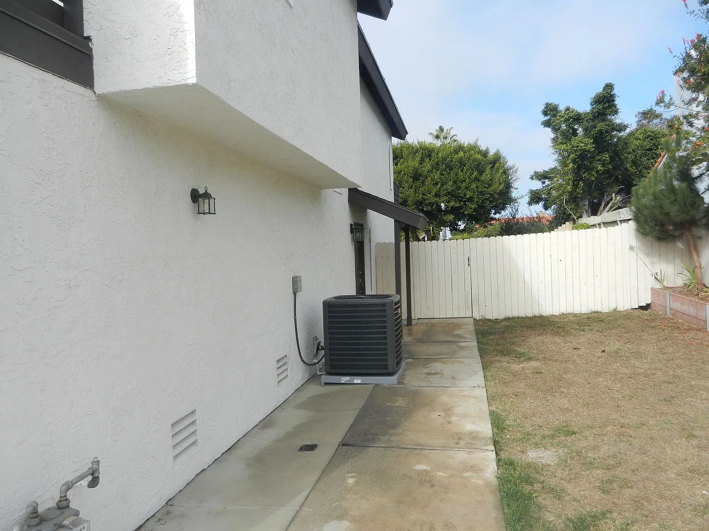 3 Bedroom/ 2.5 Bathroom/ 2 car attached garage/ 1541 sq ft 2 story twin home! — Photo 3