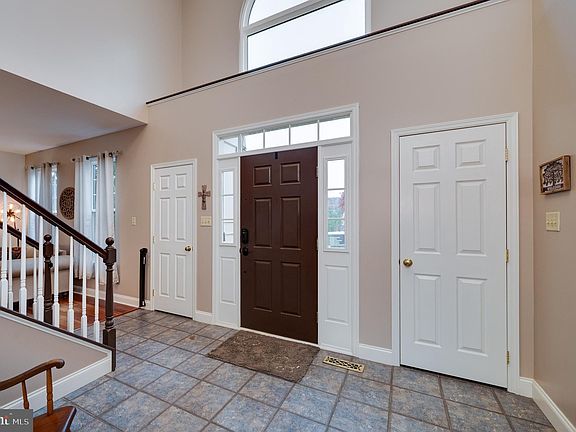 5th image of 45 Lindsay Ct