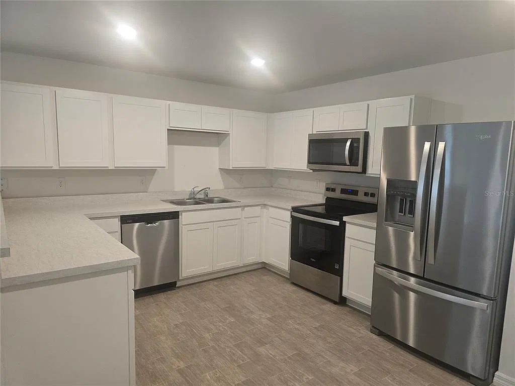 4 bed, 2.0 bath, 2104 sqft, $2,200 — Photo 3
