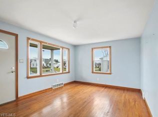 186 Renee Dr, Struthers, OH