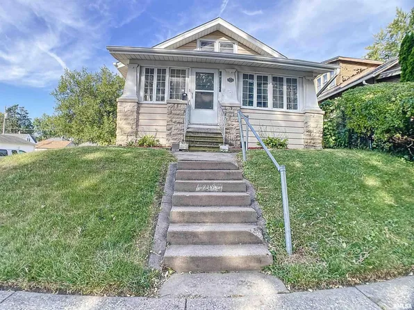 2402 Davie St, Davenport, IA 52804
