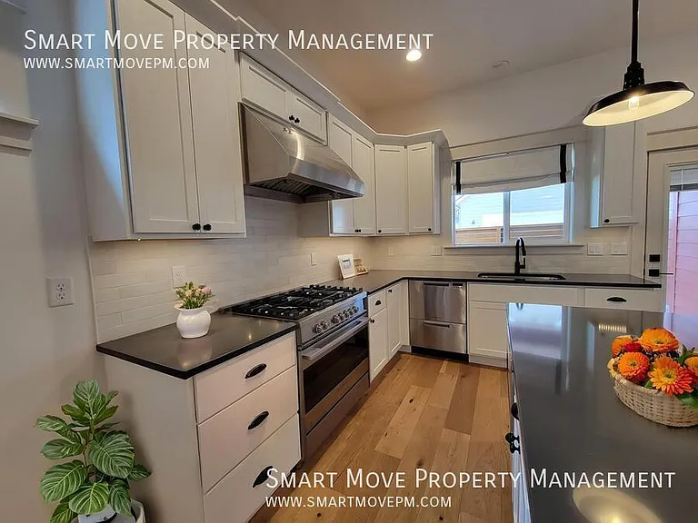 2463 N Ashgrove Ln — Photo 12