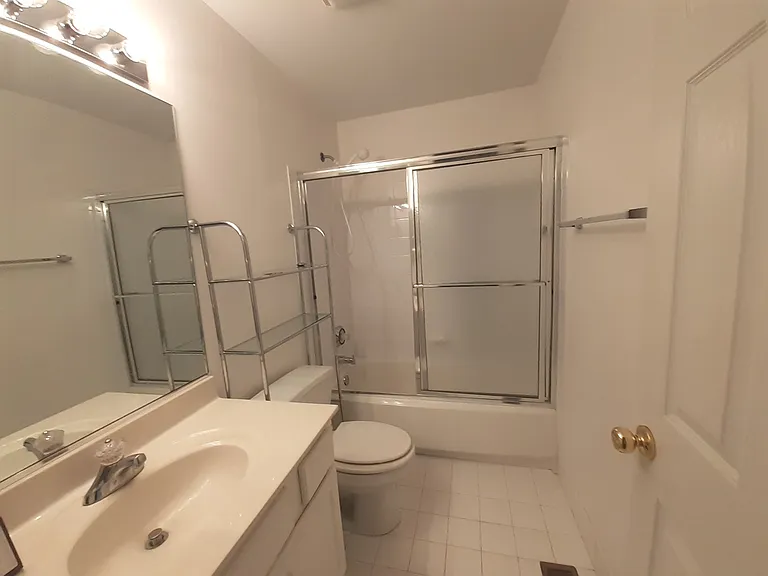 11 E Illinois Ave — Photo 17
