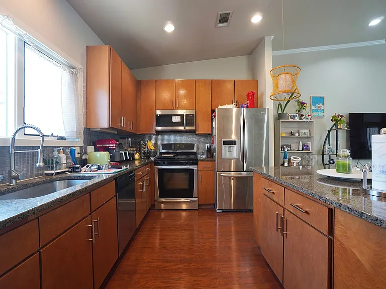 1702 S Lamar Blvd #24 — Photo 7