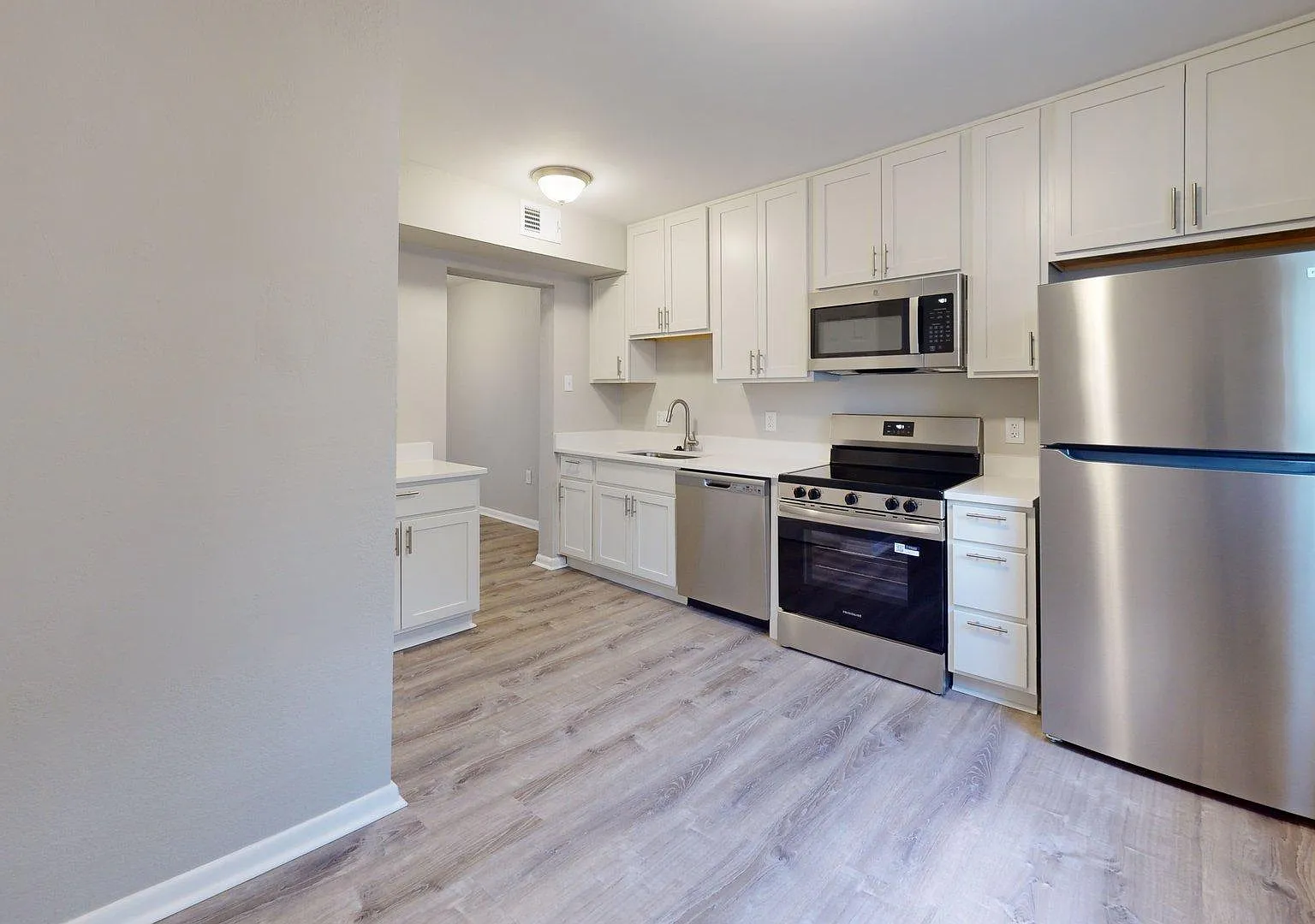 2 bed, $1,275 — Photo 4