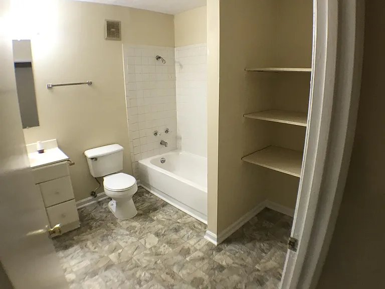 6809 Adrian Rd #B — Photo 14