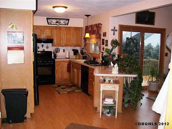 5th image of 841 Peosta St
