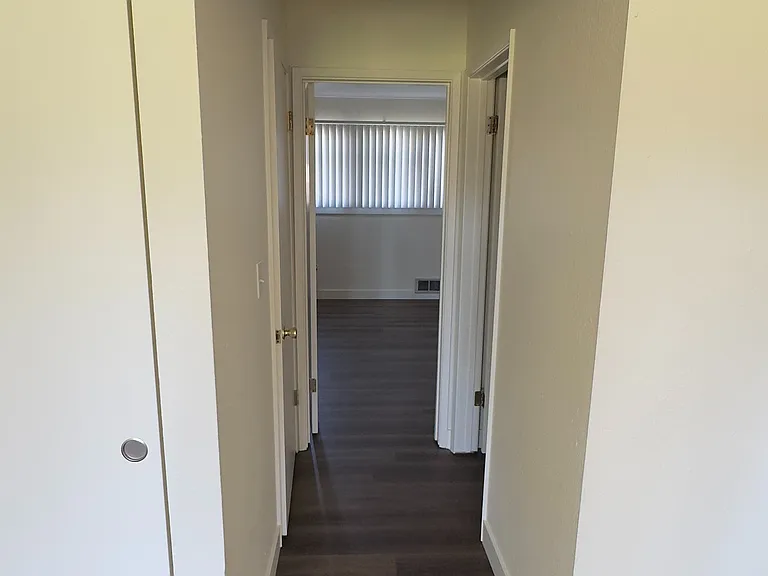 1x1 Hallway