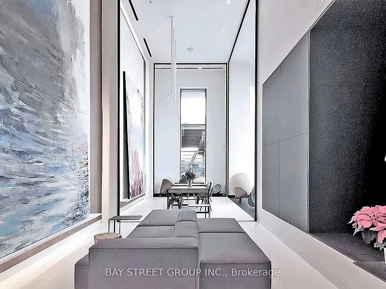 20 Richardson St #918 — Photo 2