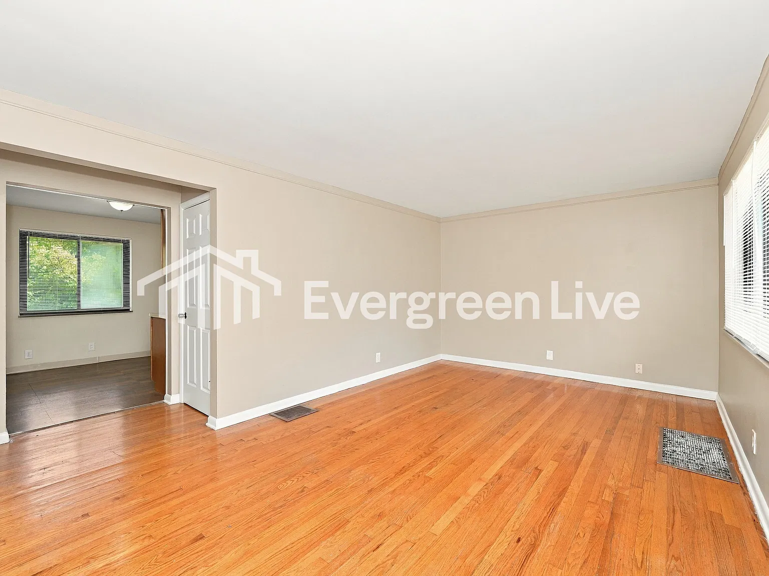 3 bed, 1.0 bath, 1347 sqft, $1,545 — Photo 3