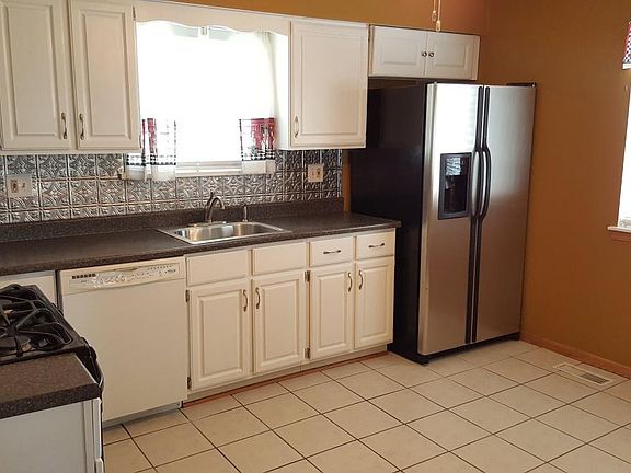 2nd image of 31025 Fernwood St