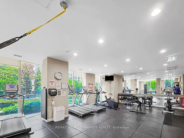 30 Harrison Garden Blvd #911 — Photo 21