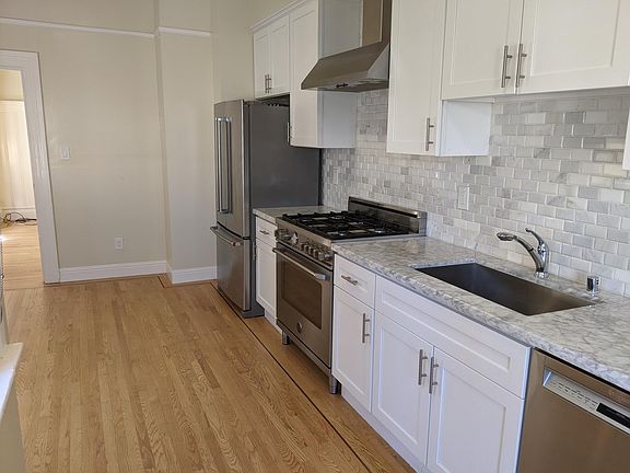 3rd image of 475 1/2 Sanchez St