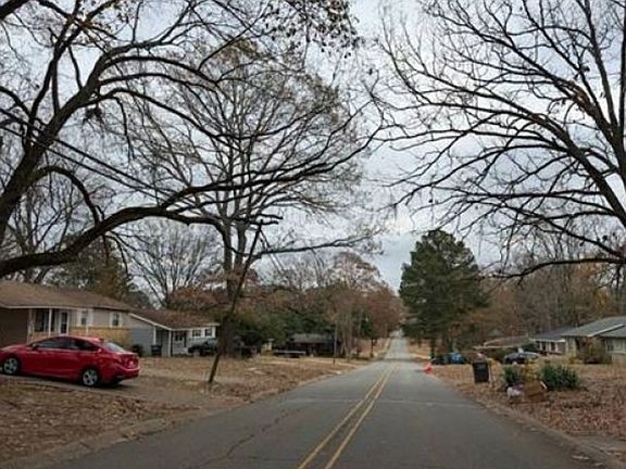 Exterior Neighborhood (street photo)