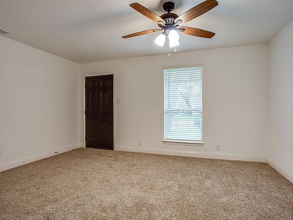 5th image of 512 Carver St
