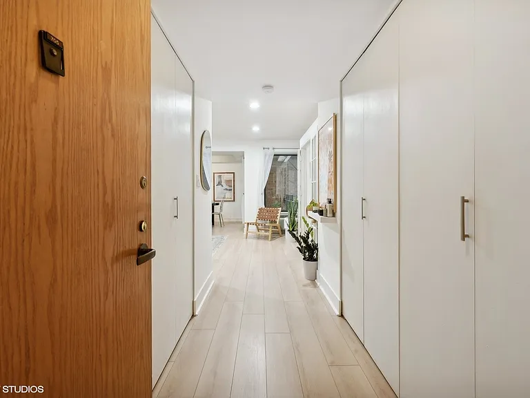 40 E Delaware Pl #705 — Photo 3