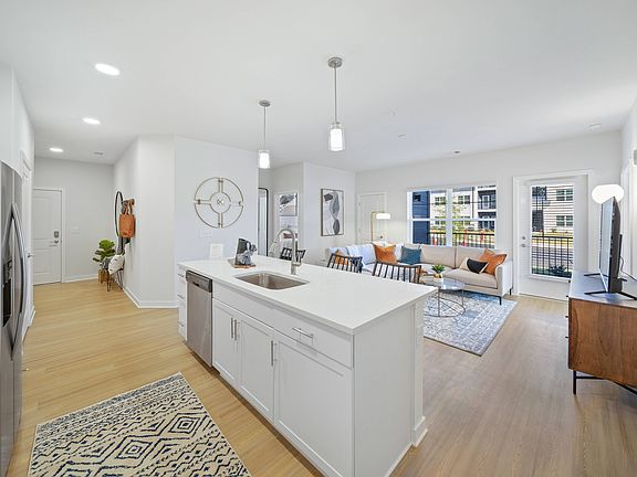 4th image of 1551 Riverside Pkwy #13-13303