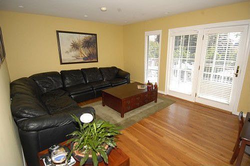 4th image of 14 Jeanette Dr