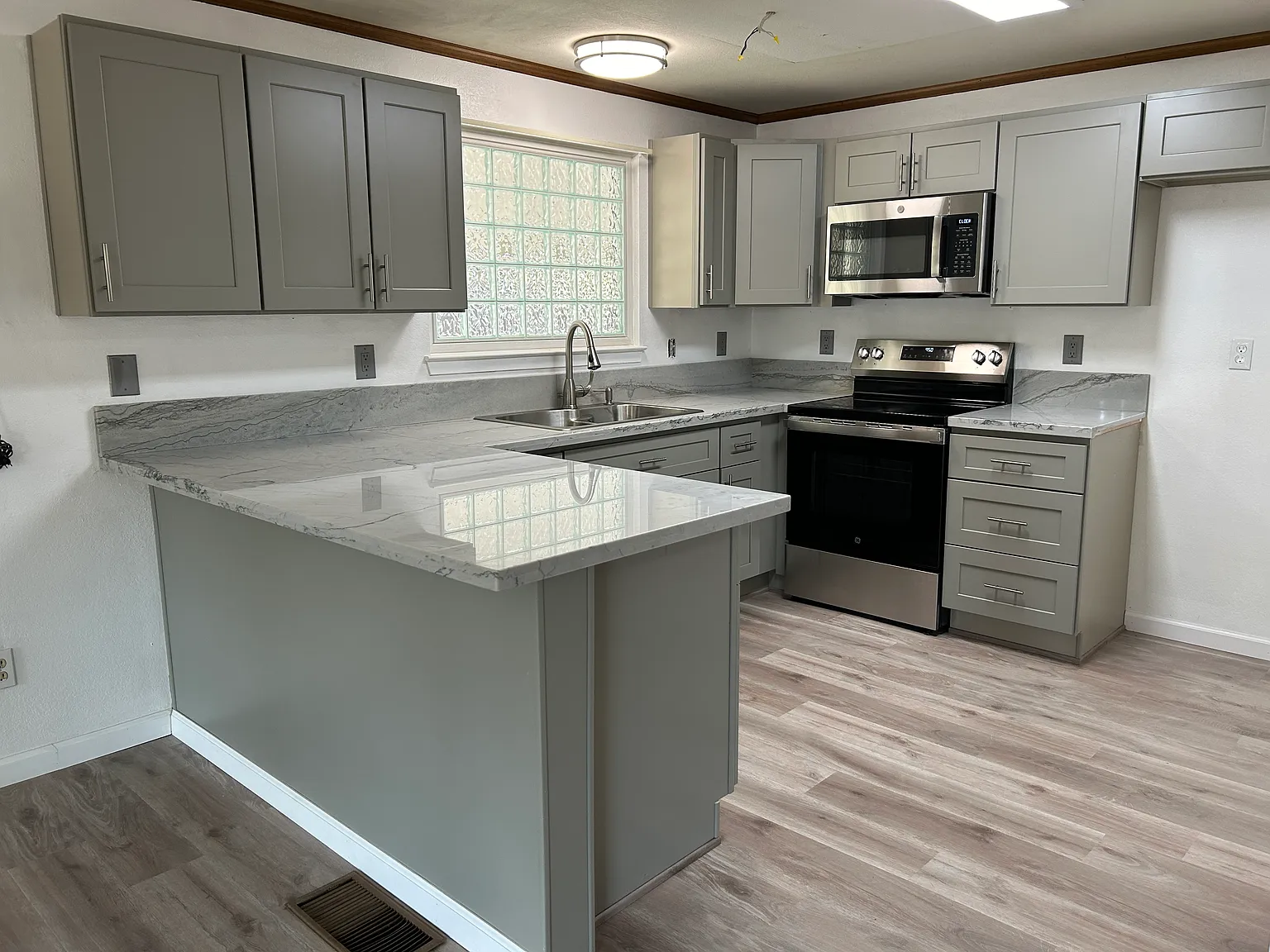 3 bed, 1232 sqft, $2,200 — Photo 2