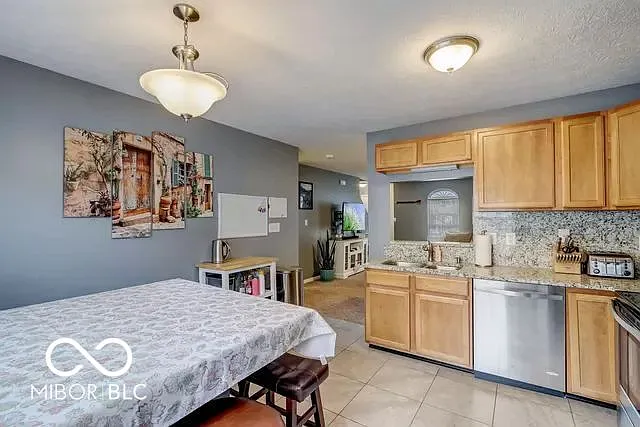 3083 Armory Dr — Photo 16