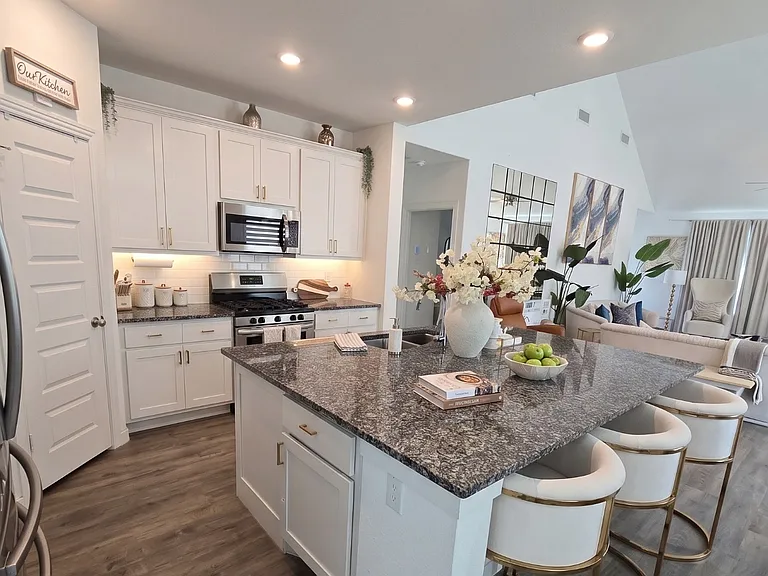 3915 Spencer Ln — Photo 4