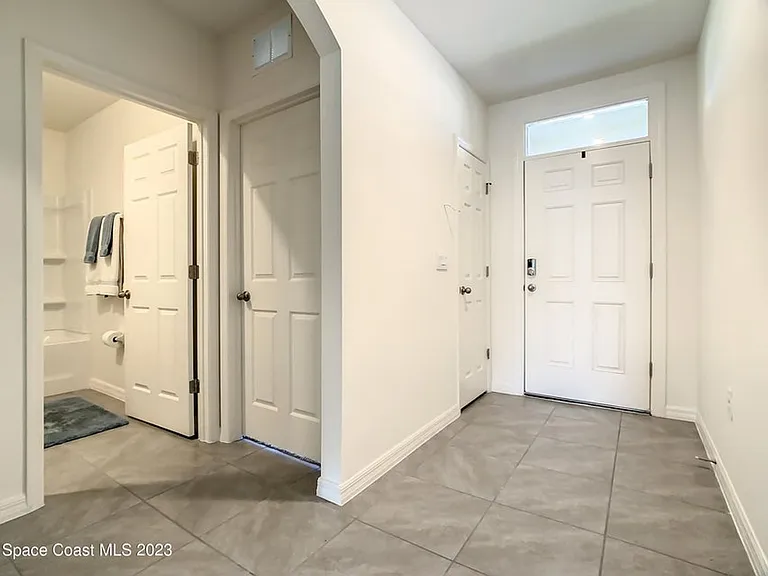 2243 Capital Dr SE — Photo 2