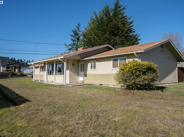 2193 Oak St, North Bend, OR 97459