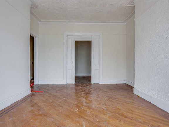 5th image of 81 Clerk St