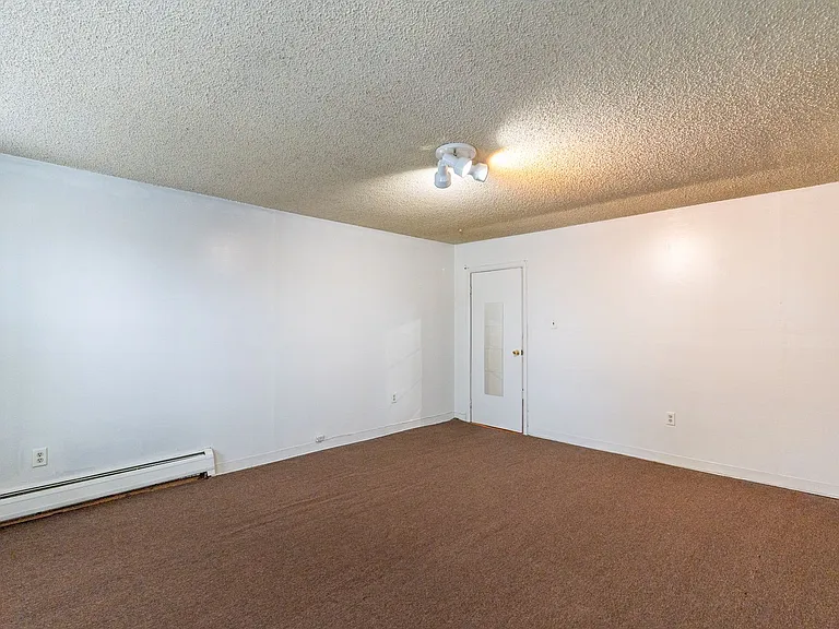 2400 S 4th St — Photo 7