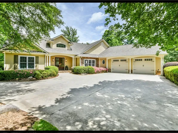 216 Winding Oaks Dr, Seneca, SC 29672