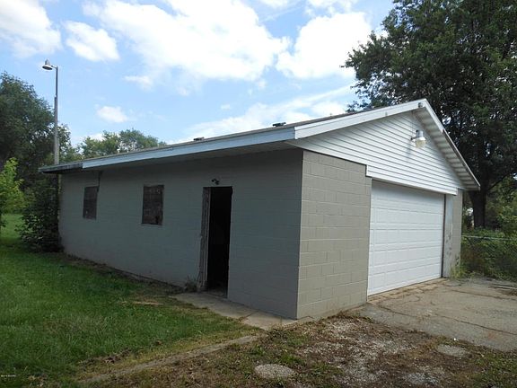 3rd image of 7216 N Riverview Dr