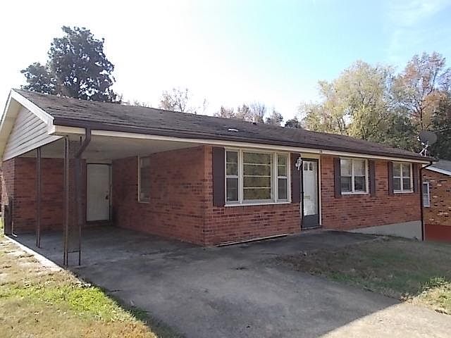 1st image of 211 Chester Dr