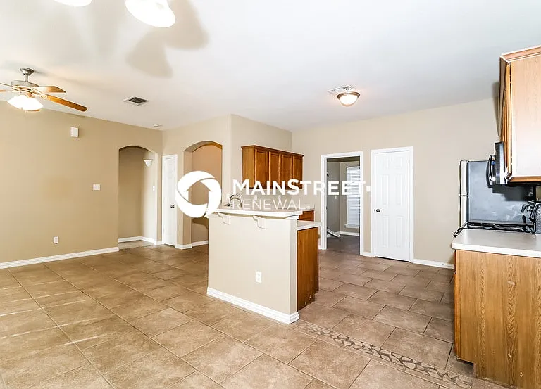 216 Kennedy Ct — Photo 6