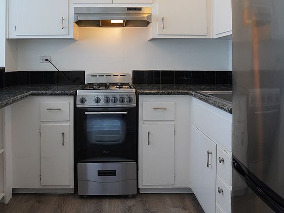 2nd image of 812 Eddy St #501