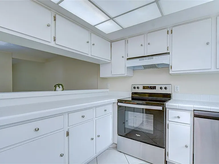 230 Cypress Pl — Photo 9