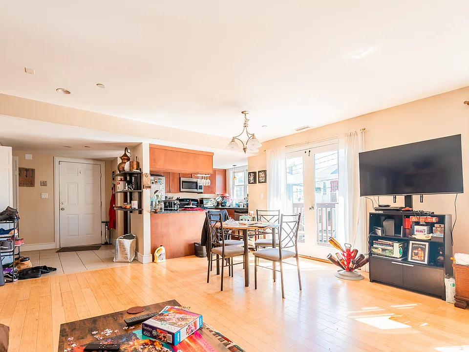 5 Boylston St #1