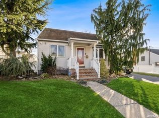 13 Nelson St, Elmont, NY 11003
