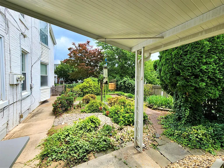 24 Reading Ave #1 — Photo 15