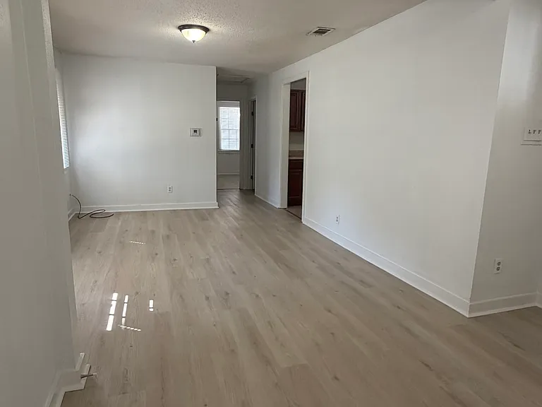 341 East Dr — Photo 3
