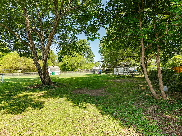 2106 Wood St — Photo 18