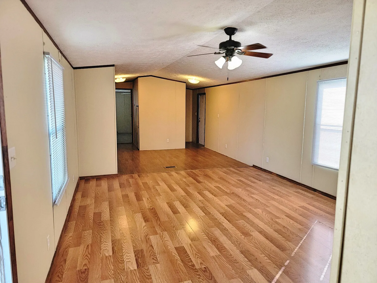 3 bed, 1050 sqft, $1,300 — Photo 3