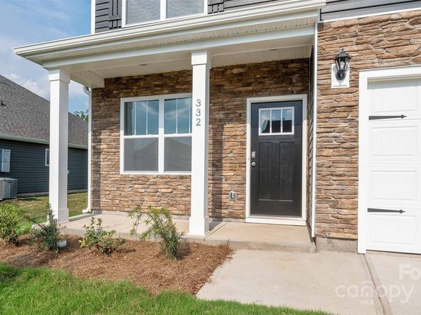 568 Country Oak Dr, Asheville, NC 28804
