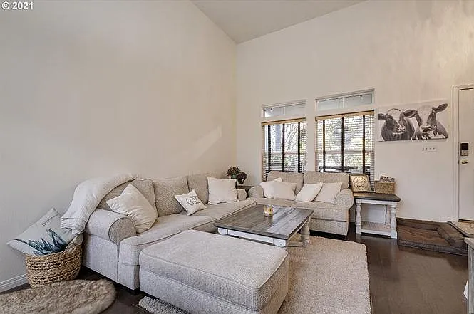 1435 NE Setting Sun Dr — Photo 7