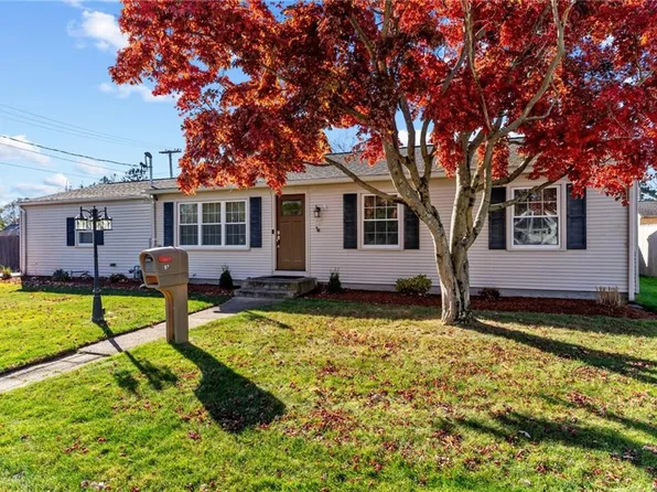 97 Becker Ave E, Riverside, RI 02915