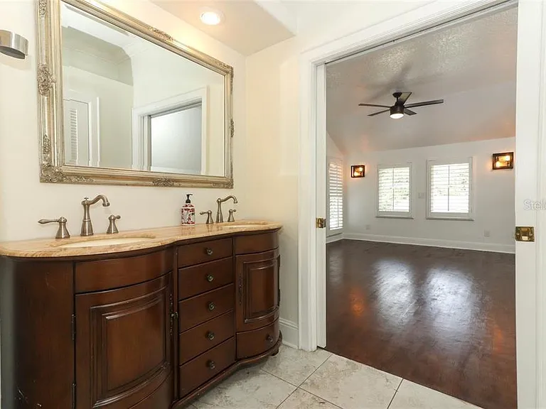 1442 Palm Ave — Photo 16