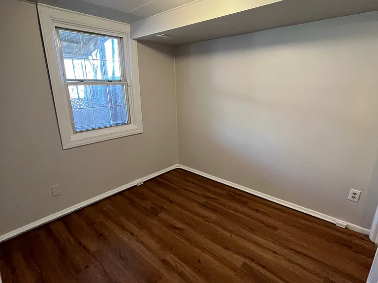 140 Ervin Ave — Photo 7