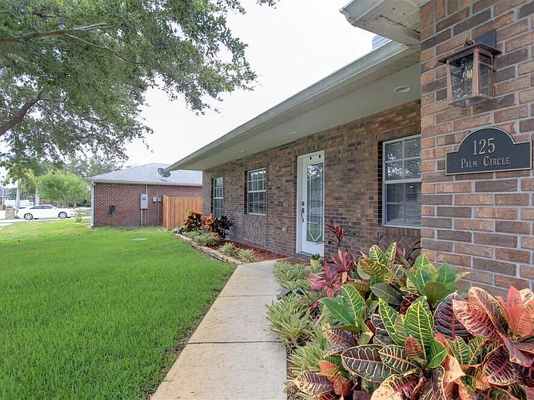 125 Palm Cir — Photo 2