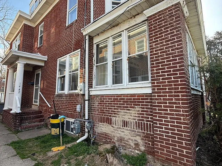 1442 W State St — Photo 2