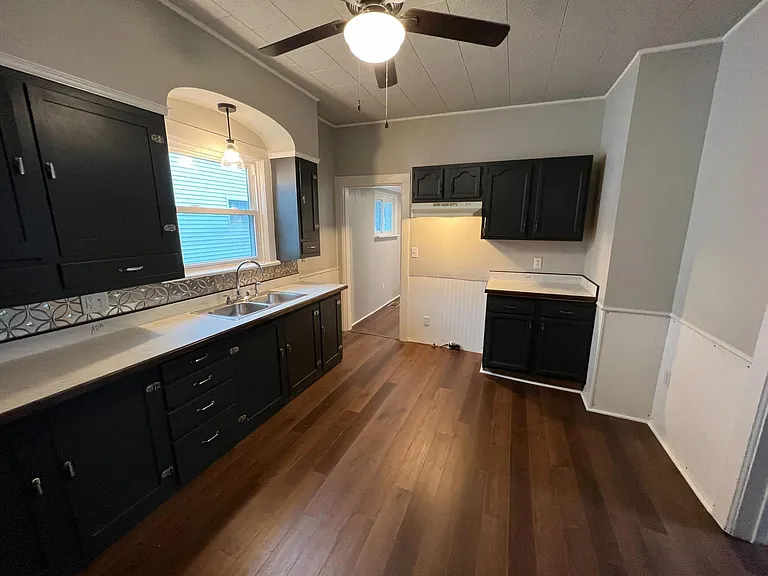 210 N Gilbert St — Photo 5